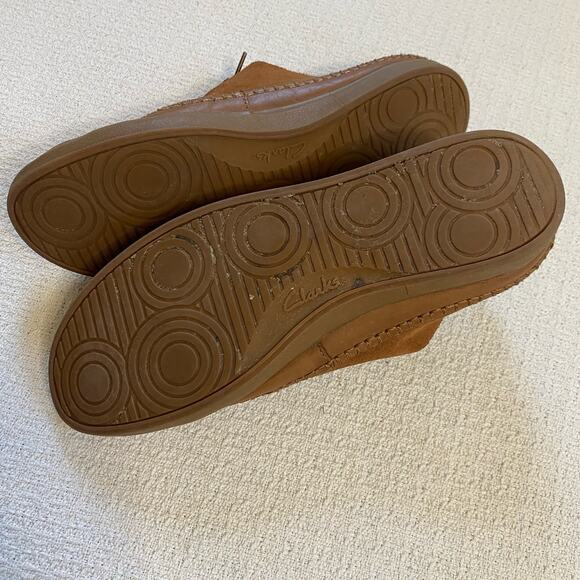 Clarks Tan Suede Leather Men’s Moccasin Casual Lace Up Shoes Comfortable 9.5 - Picture 2 of 9